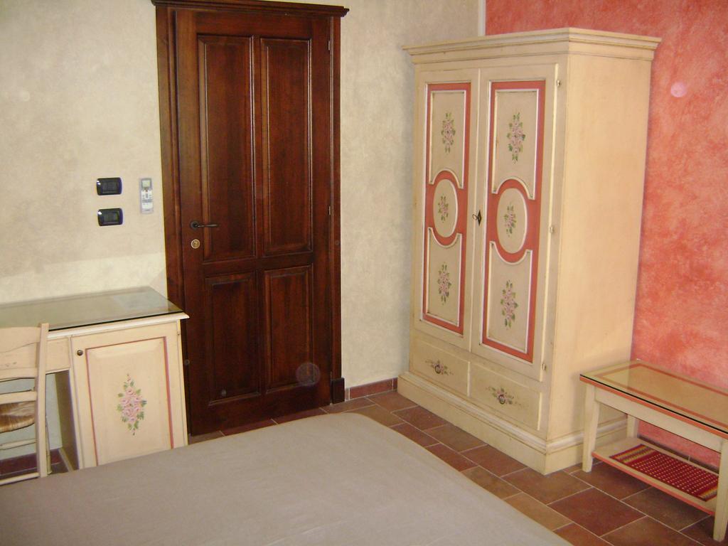 B&B Cascina Rossa อัสตี ภายนอก รูปภาพ